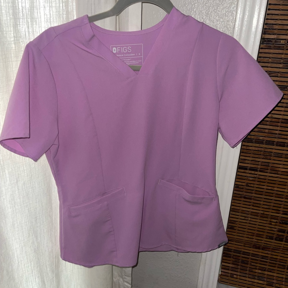 Figs scrub top size small in dusk